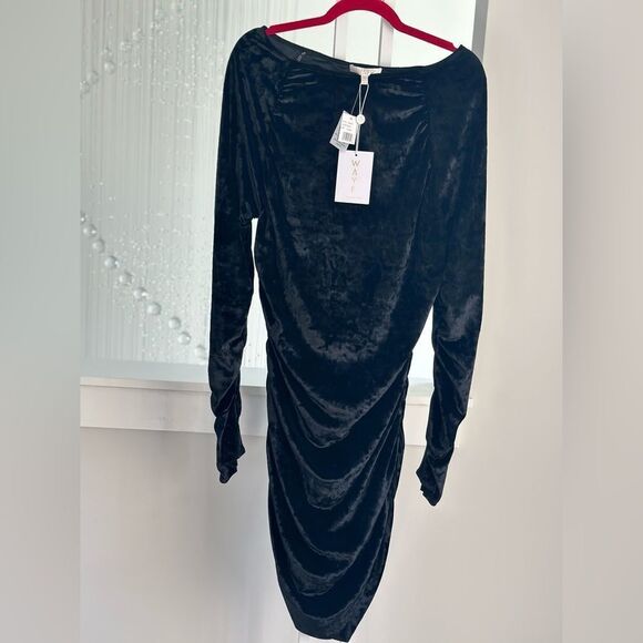 Wayf Ruched velvet dresss - Picture 5 of 8